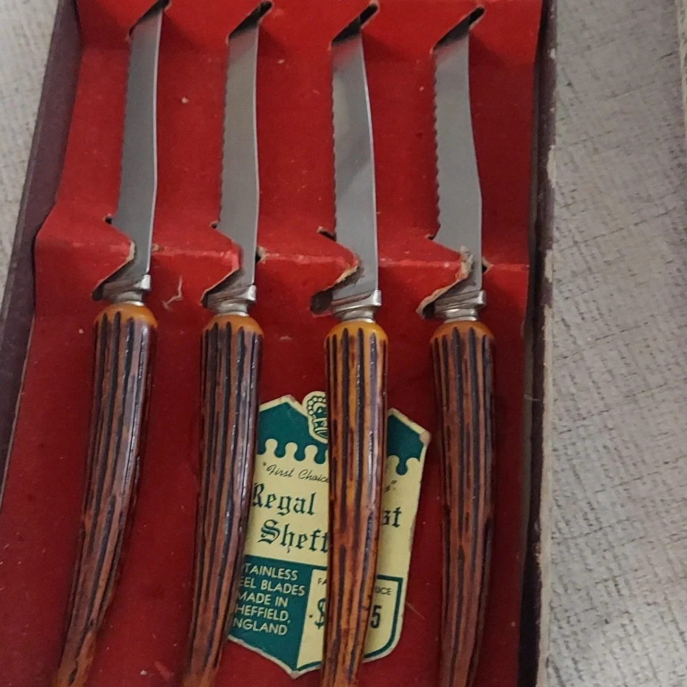 Vintage Regal Crest Sheffield Stainless steel Steak knife Set